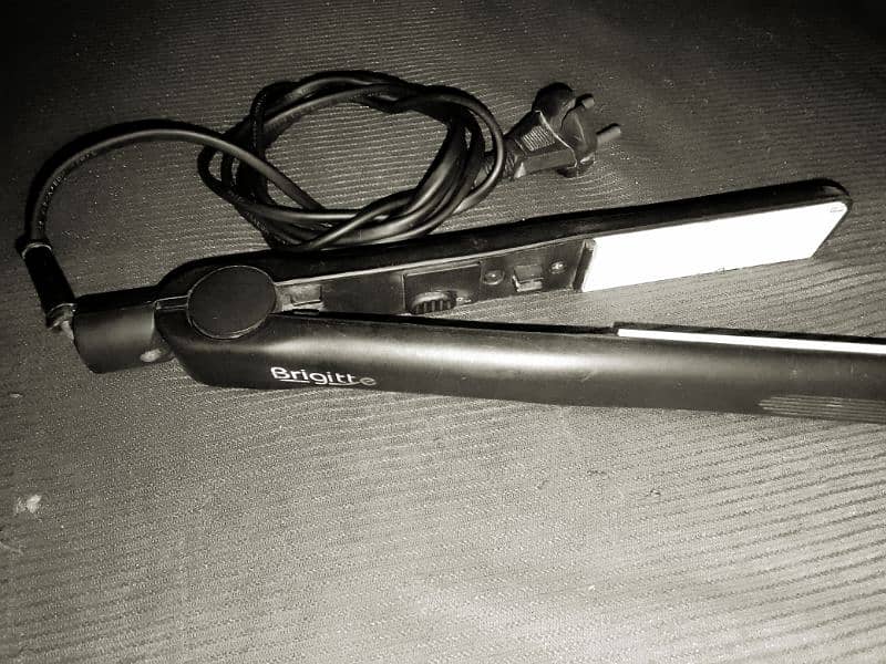 different types hair straighteners for Sale . Call . 0320-4671404 2