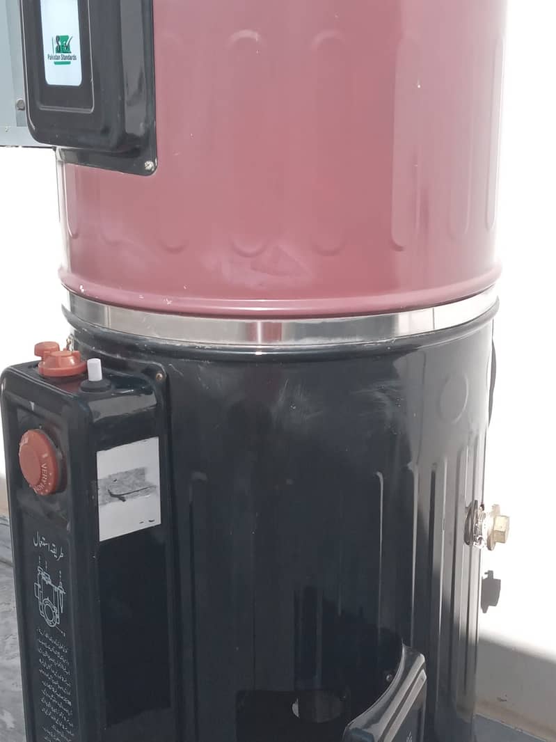 Super Asia geyser 25 gallon,3 years used condition 10/10,, 6