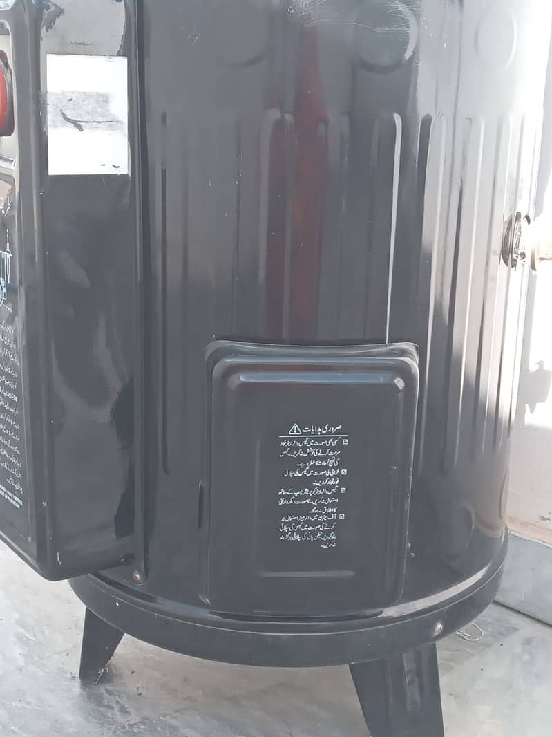 Super Asia geyser 25 gallon,3 years used condition 10/10,, 8