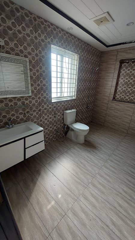 1 KANAL LUXRY UPPER PORTION FOR RENT IN BAHRIA TOWN LAHORE 0