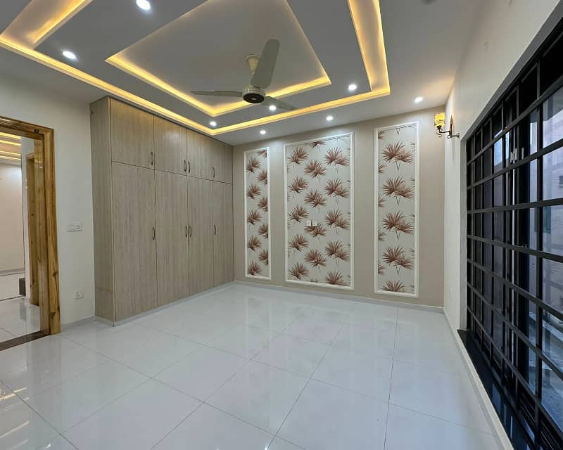 10 Marla Spanish House for rent in Bahria Town Sector C 4