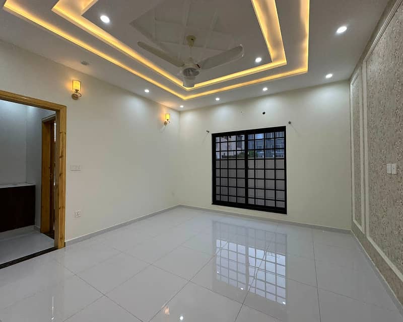 10 Marla Spanish House for rent in Bahria Town Sector C 7