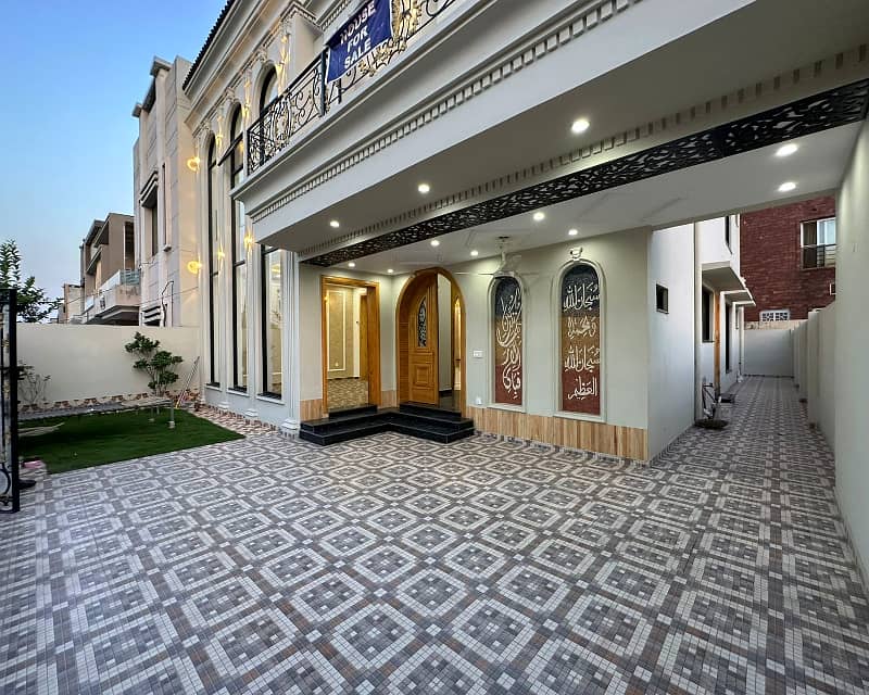 10 Marla Spanish House for rent in Bahria Town Sector C 9