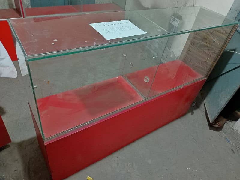 3 Counter 12 mm Glass for Sale with Racks and glass shelves 1