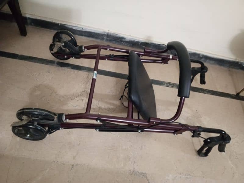 foldable walker with seats and brakes 3