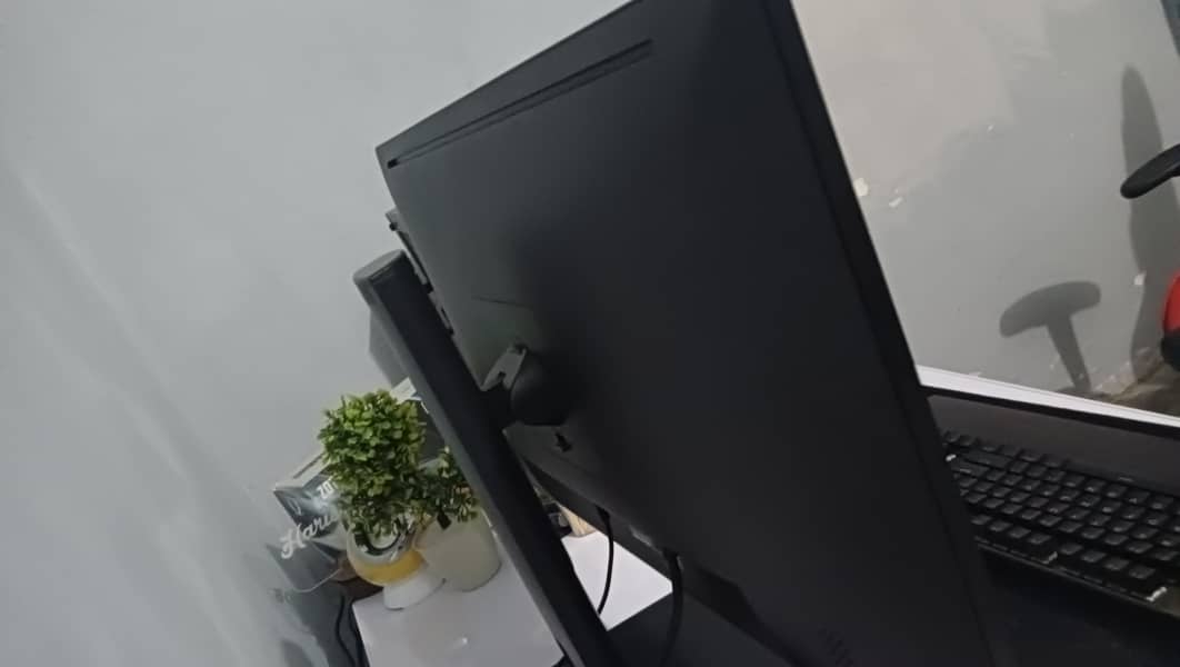 Thunder 165Hz 1440p 27inch Gaming monitor with box 2