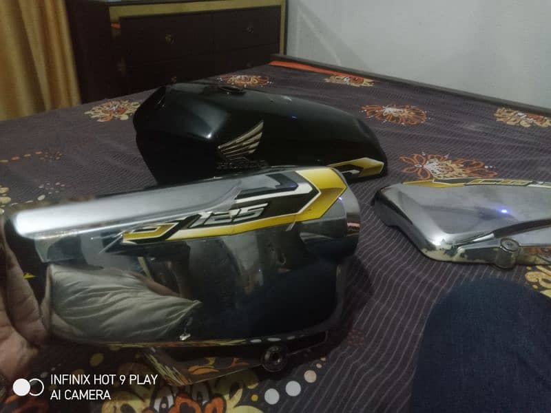 Honda 125 Special edition tank aur tapey se 1