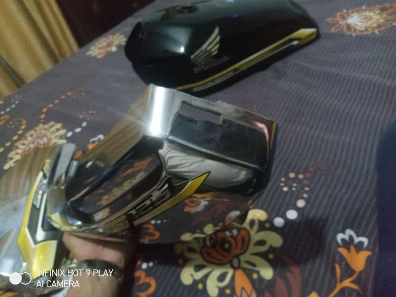 Honda 125 Special edition tank aur tapey se 5