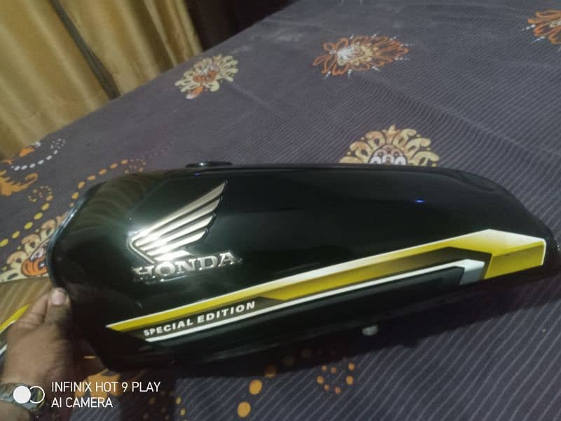 Honda 125 Special edition tank aur tapey se 6