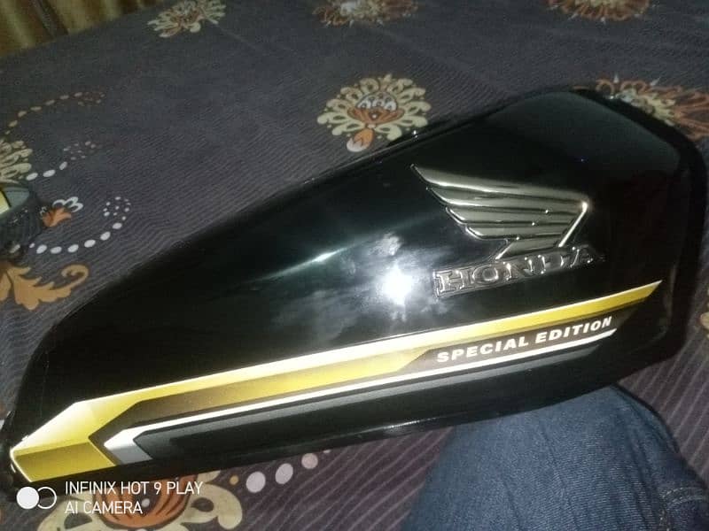 Honda 125 Special edition tank aur tapey se 7