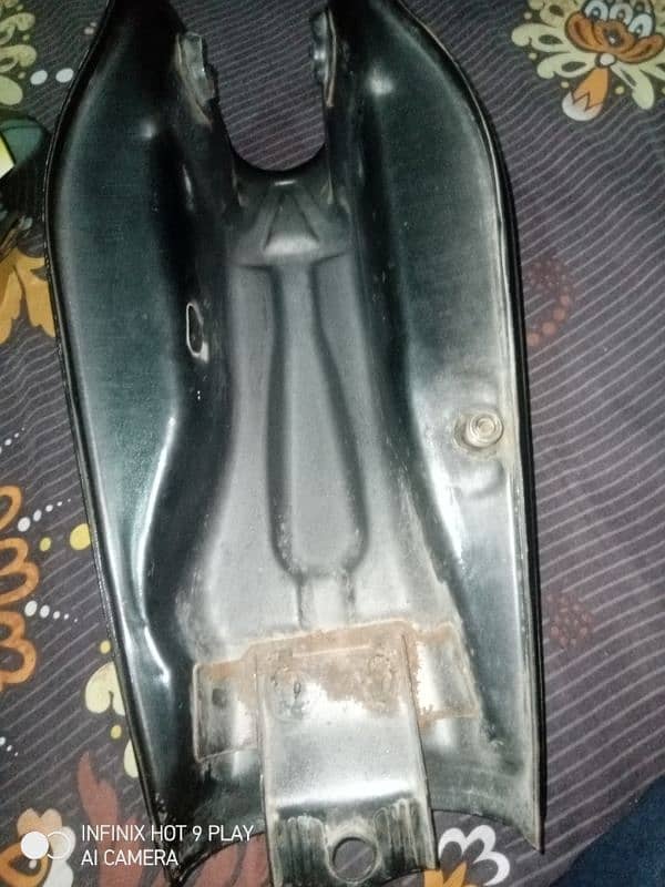 Honda 125 Special edition tank aur tapey se 10