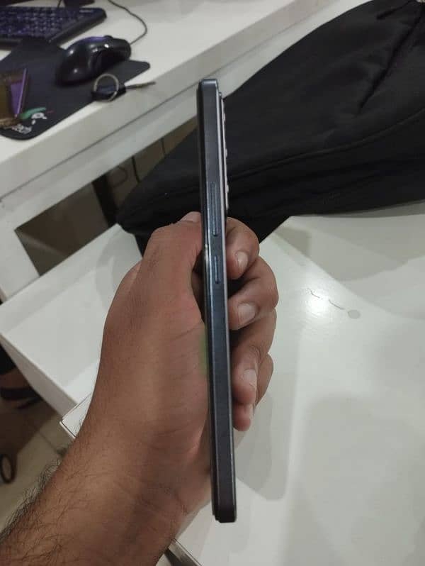 Vivo V27e Lush Condition In Warranty 3