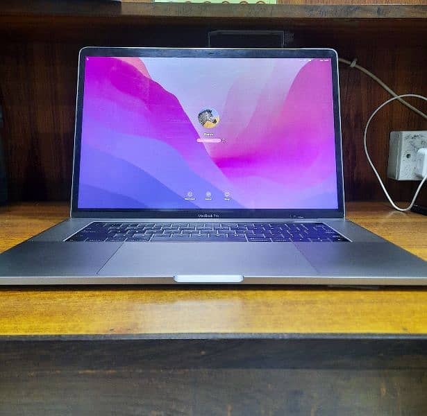 Macbook Pro 2016 16gb 512gb storage 15" display 0