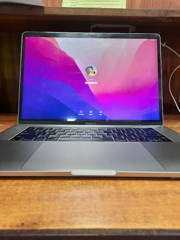 Macbook Pro 2016 16gb 512gb storage 15" display 8