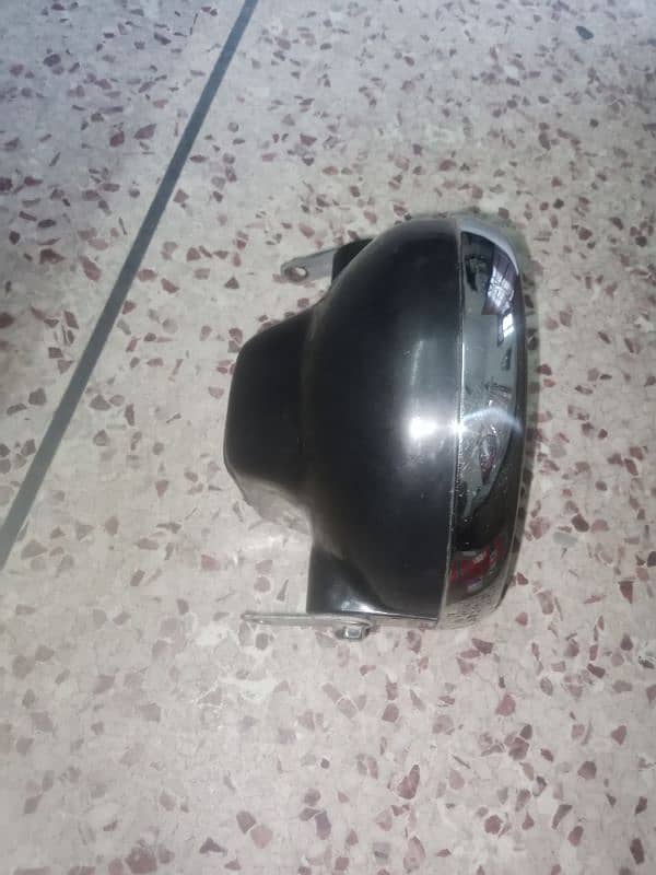 Honda CD 100 2009 model head light urgant sale. 1