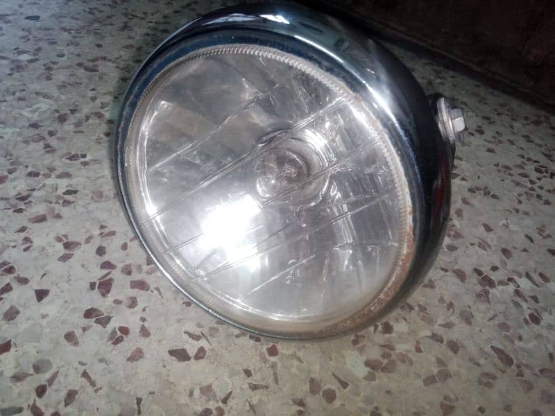 Honda CD 100 2009 model head light urgant sale. 2