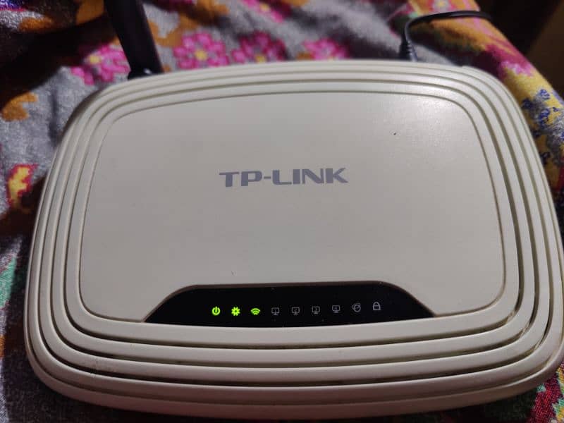 TP-LINK TL-WR740N router lush condition wifi router 1