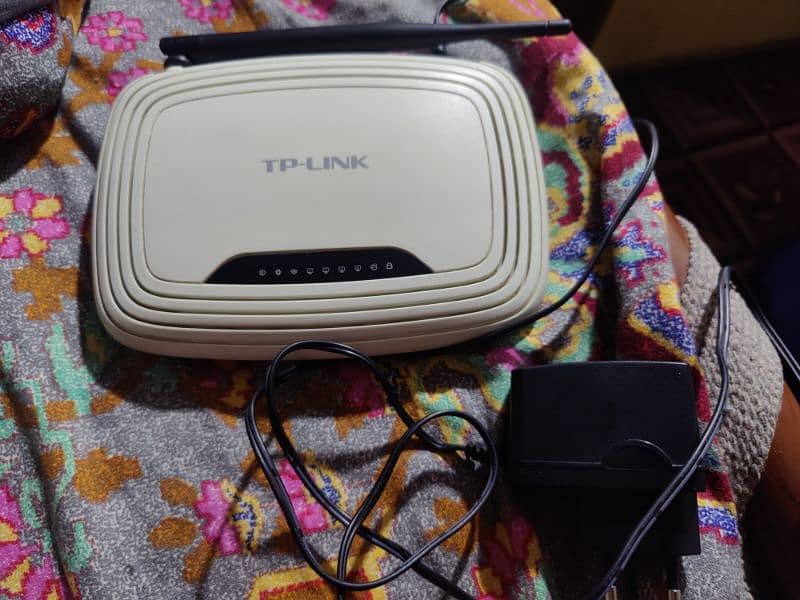 TP-LINK TL-WR740N router lush condition wifi router 4