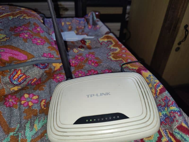 TP-LINK TL-WR740N router lush condition wifi router 6