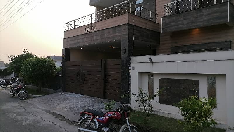 Prime Location Satiana Road House For Sale Sized 10 Marla 7