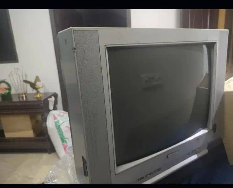 hisense TV 32 inch 0