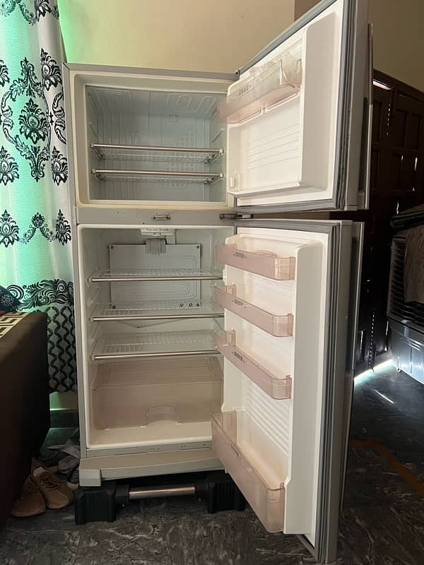 Dawlance Refrigerator medium size 1