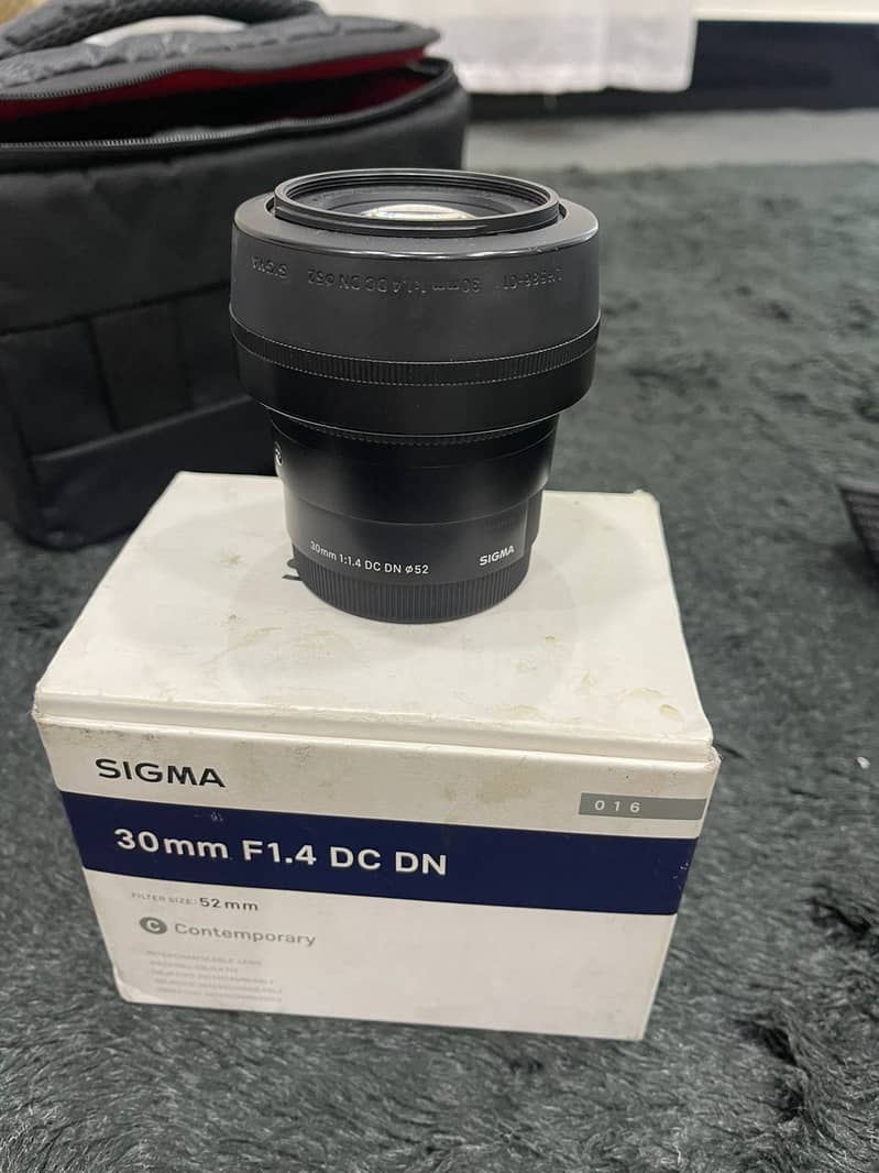 Sigma 30mm f1.4 e mount with box 2