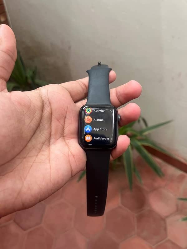 Apple Watch Series 5 44mm Black 1