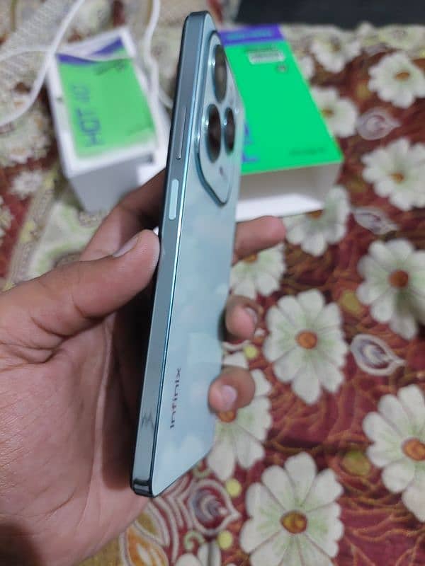 infinix hot 40 8/256 with box and charger 3