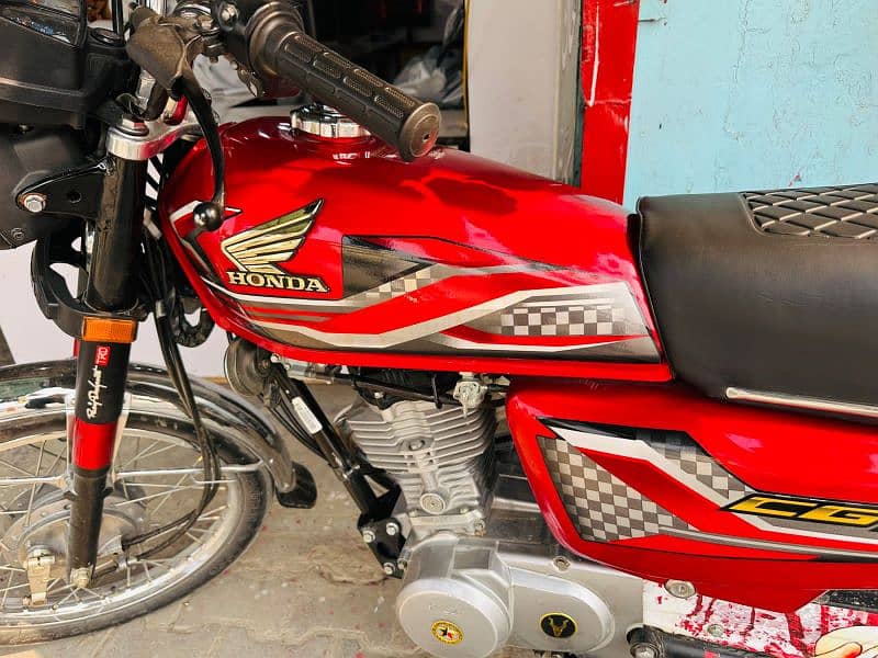 I am selling Honda 125 Tanki Tapy 5