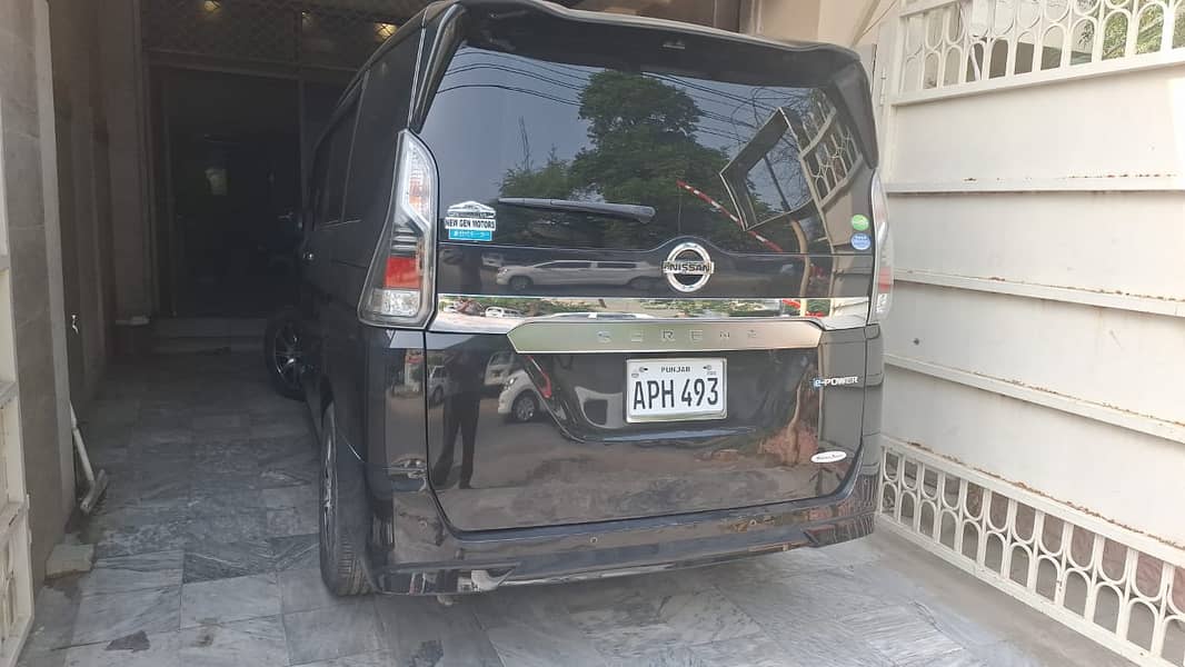 Nissan Serena e-POWER Highway Star 2019 3