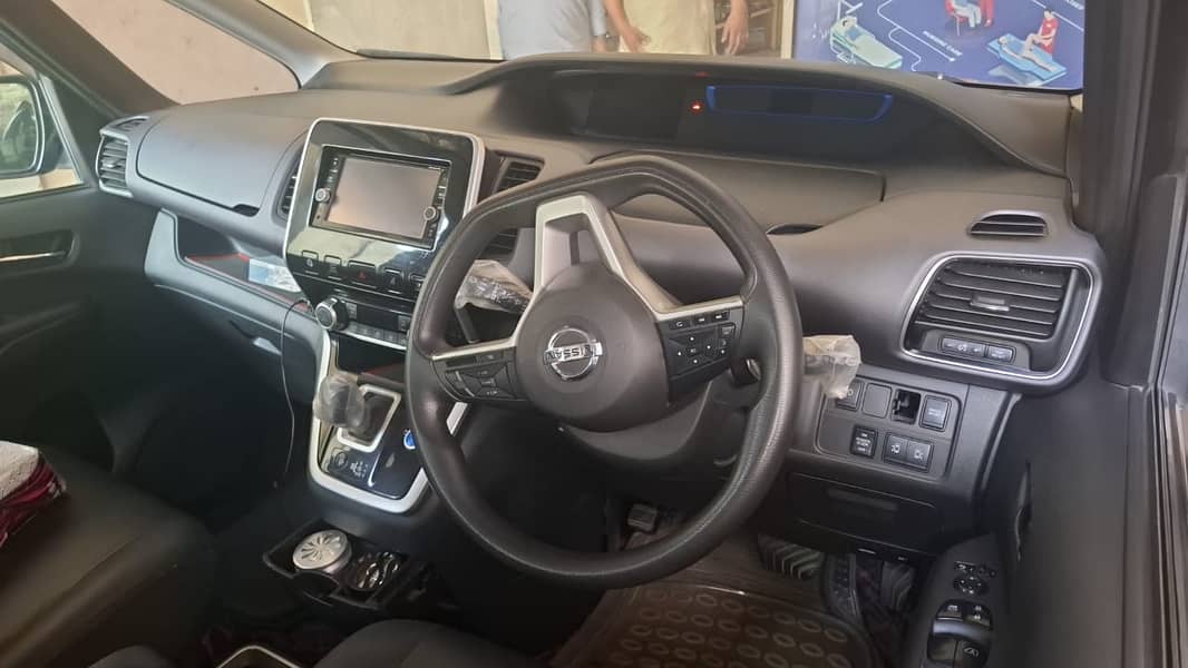 Nissan Serena e-POWER Highway Star 2019 4