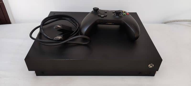 Xbox One X 4k Gaming HDR 1TB New condition with Wireless Controller 0