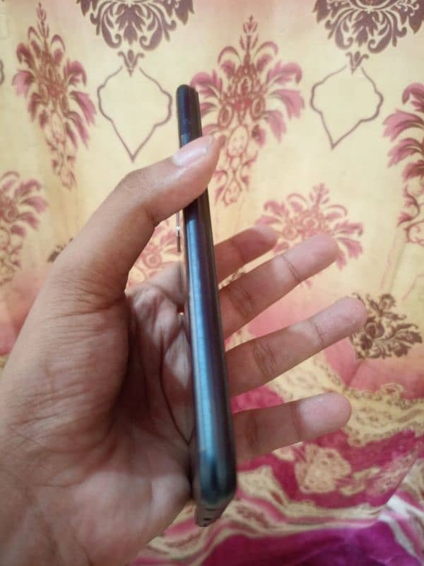 vivo y20 4/64 with box new condition. . just buy and use 1