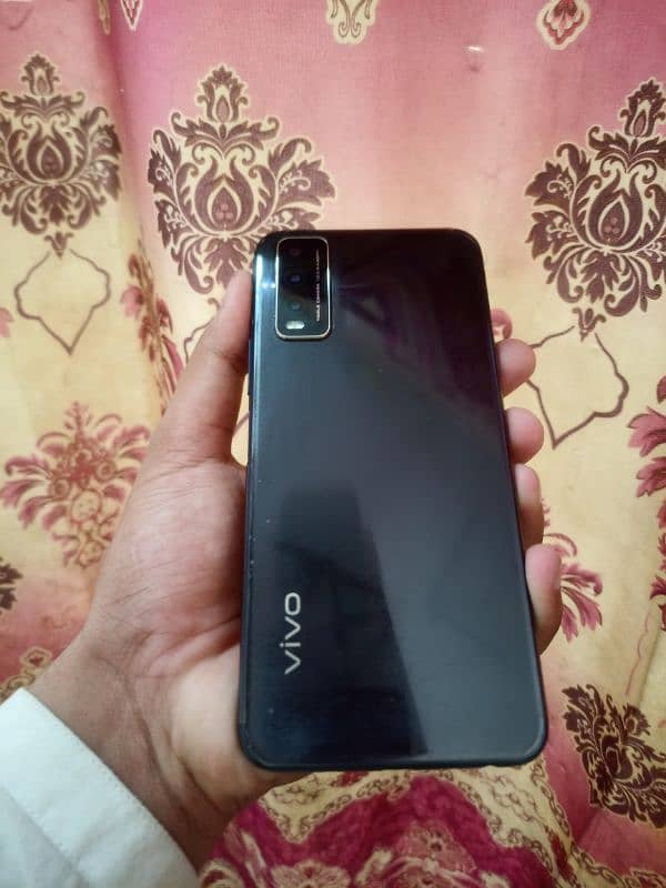 vivo y20 4/64 with box new condition. . just buy and use 3