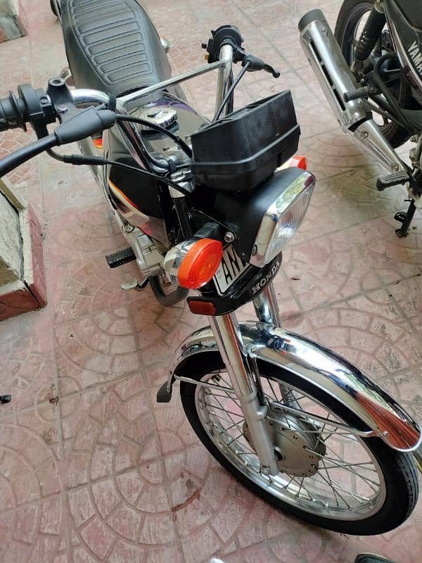 honda 125 october 2022 just 11800 driven 8