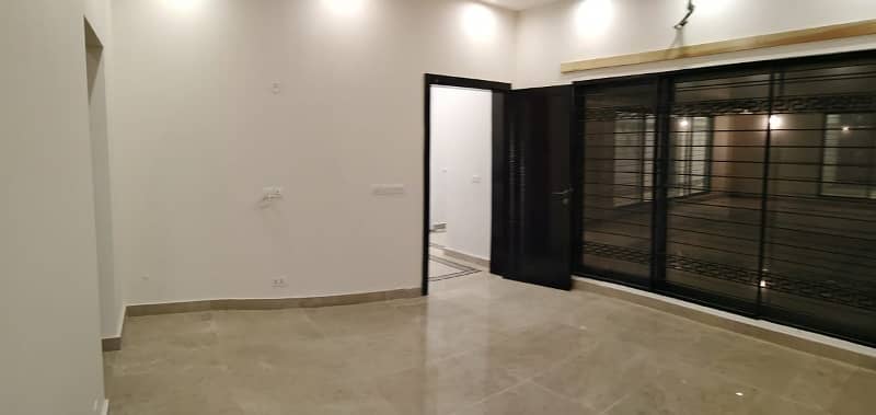 1 kanal upper portion in DHA Phase 7 is available for rent. 2