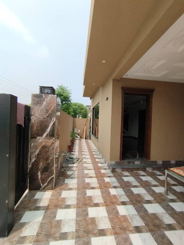 10 MARLA BRAND NEW HOUSE FOR SALE IN NASHEMAN E IQBAL PHASE 1 1