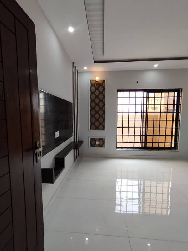 10 MARLA BRAND NEW HOUSE FOR SALE IN NASHEMAN E IQBAL PHASE 1 4