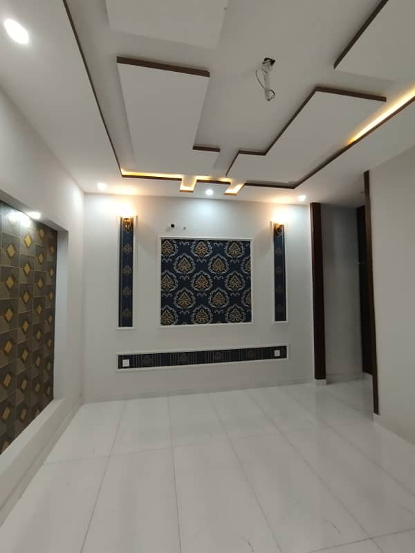 10 MARLA BRAND NEW HOUSE FOR SALE IN NASHEMAN E IQBAL PHASE 1 7