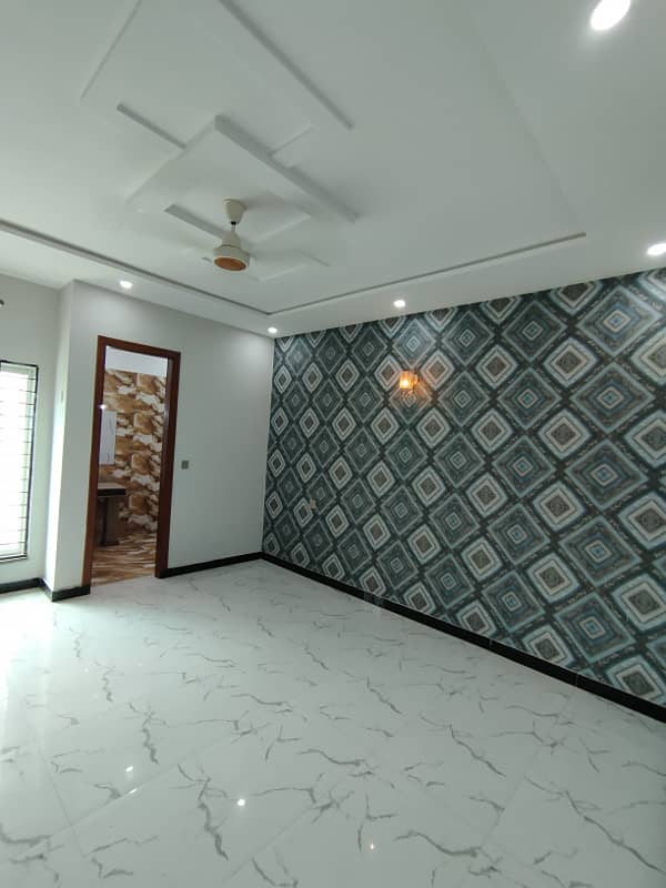 10 MARLA BRAND NEW HOUSE FOR SALE IN NASHEMAN E IQBAL PHASE 1 10