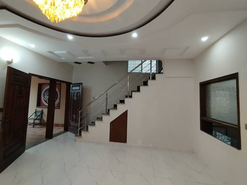 10 MARLA BRAND NEW HOUSE FOR SALE IN NASHEMAN E IQBAL PHASE 1 12