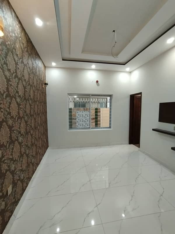 10 MARLA BRAND NEW HOUSE FOR SALE IN NASHEMAN E IQBAL PHASE 1 15