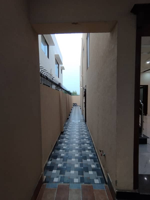 10 MARLA BRAND NEW HOUSE FOR SALE IN NASHEMAN E IQBAL PHASE 1 26