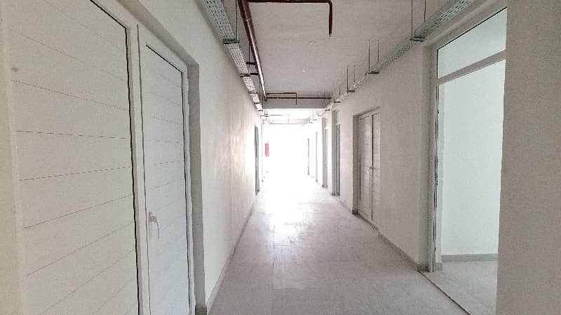 A Prime Location Office Of 450 Square Feet In Rs. 140000 12