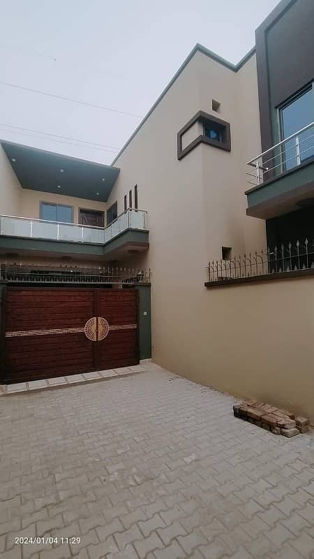 A Centrally Located House Is Available For sale In Zakariya Town 12