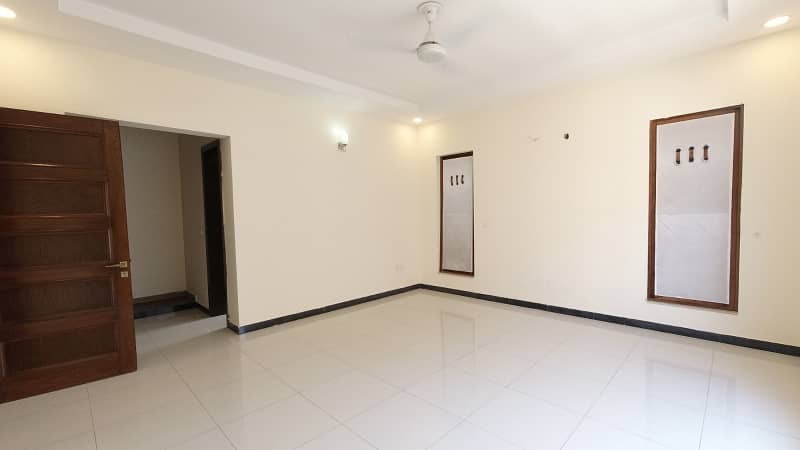 Prime Location In I-8/4 Of Islamabad A 1 Kanal Upper Portion Is Available 7