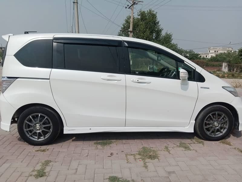 Honda Freed 1.5 2013 Model 2