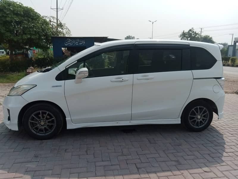 Honda Freed 1.5 2013 Model 3