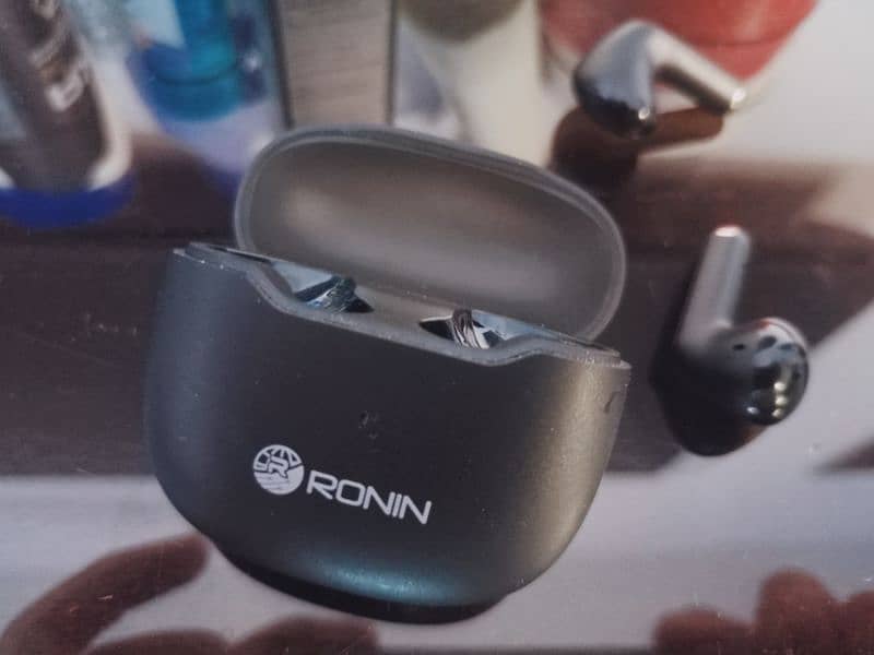 RONIN R-175 Earbuds 1